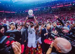 九游体育下载-多伦多猛龙关键时刻迎来里程碑葡萄牙体育更衣室发声备战法国杯，网友：纽约尼克斯今夜门线救险